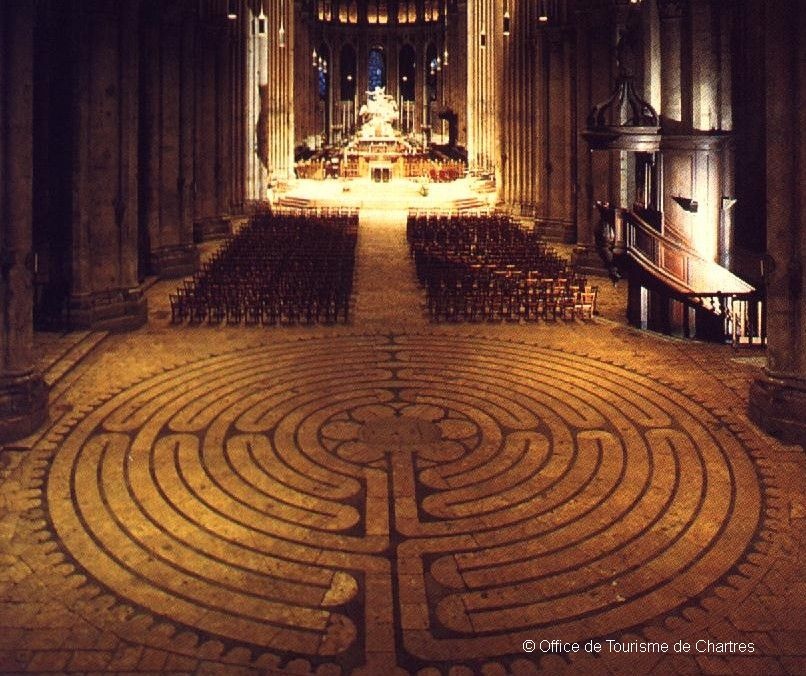 シャルトルの床に描かれた迷路