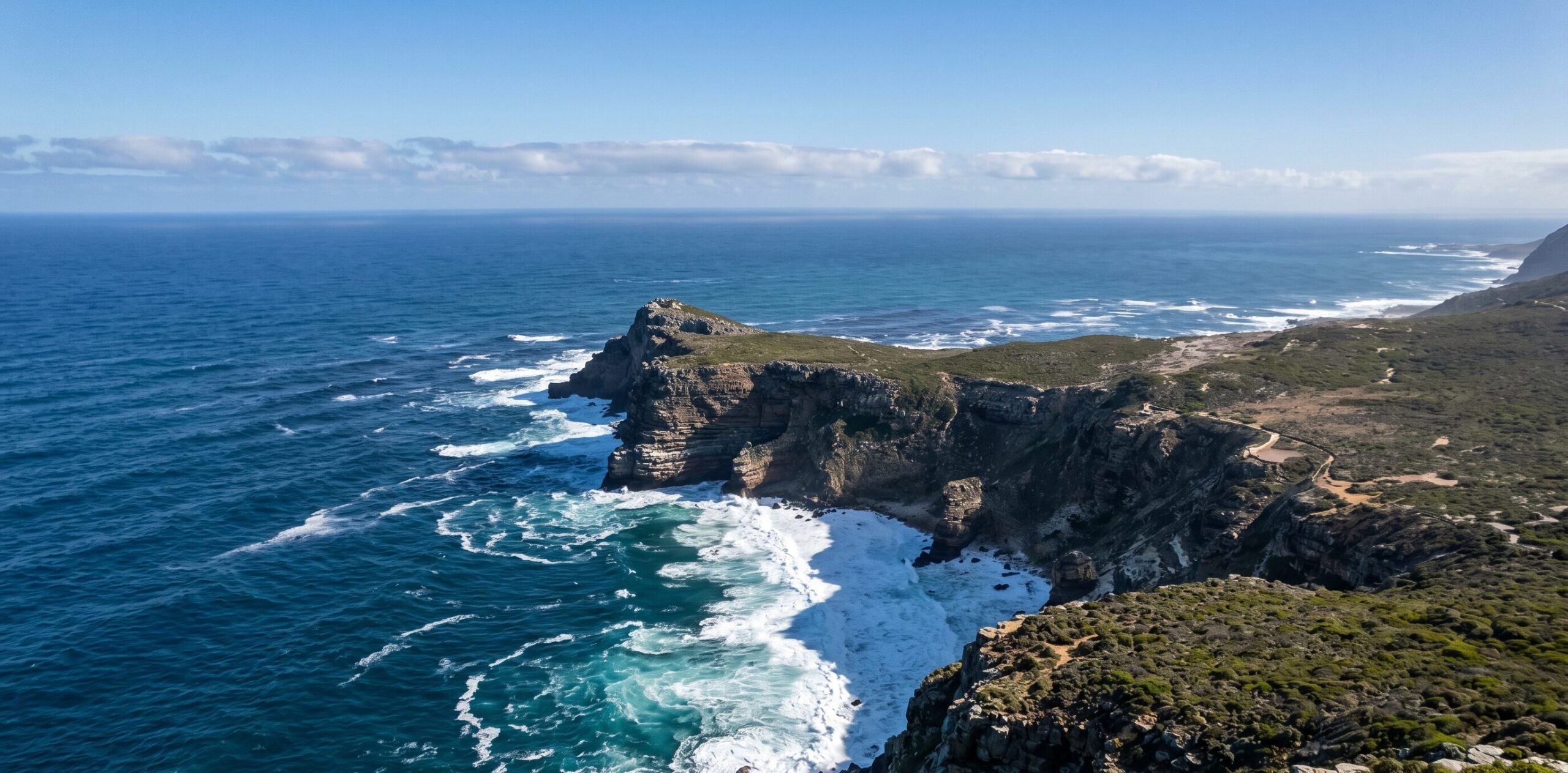 南アフリカ・喜望峰の断崖と荒波——世界遺産ケープ植物区保護地域群